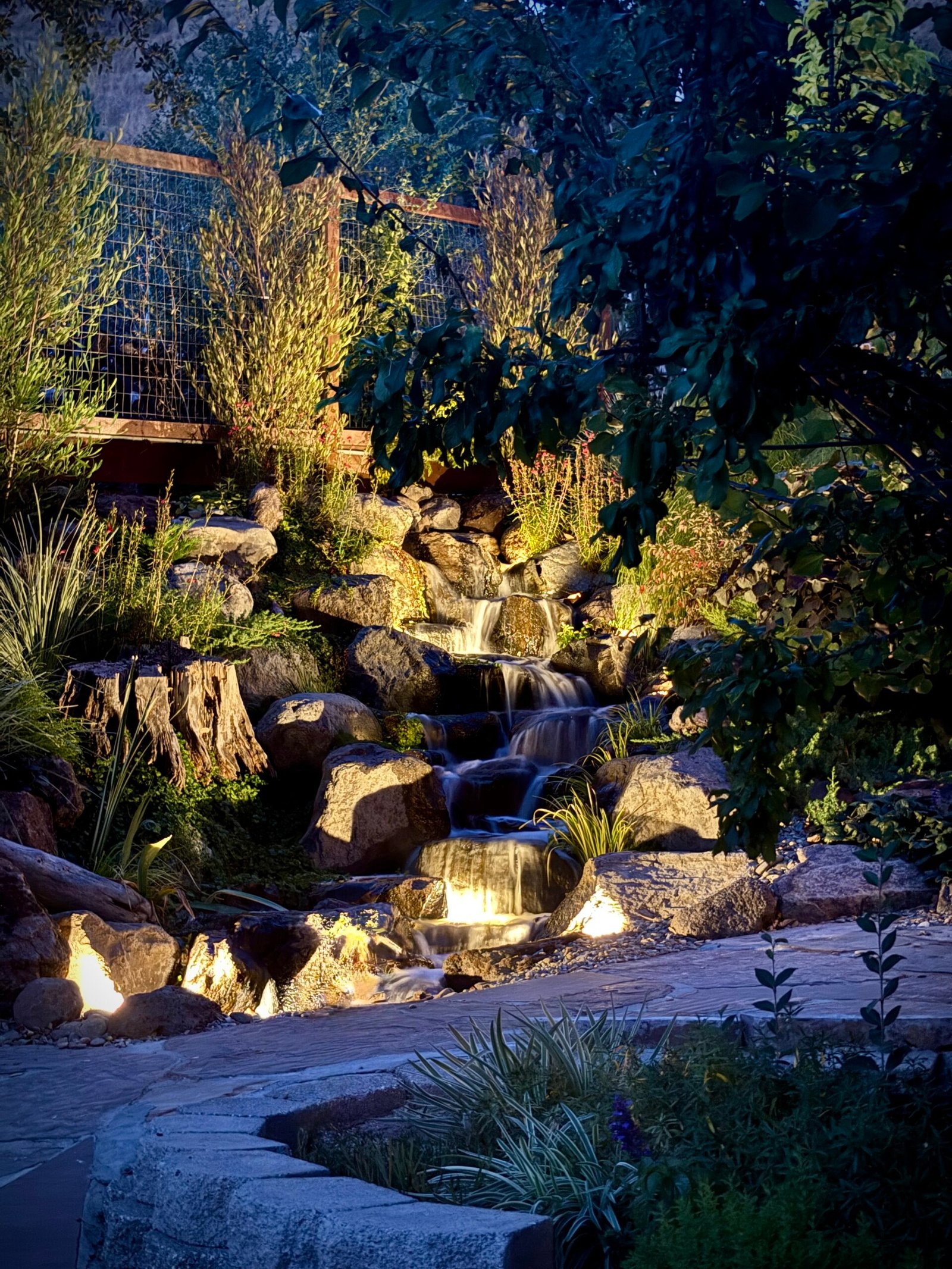 Pondless waterfall with lighting
